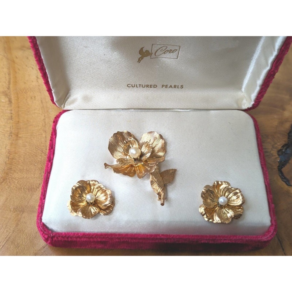 Vintage Coro Gold Tone Floral Cultured Pearl Brooch Earrings Set In The Box NOS